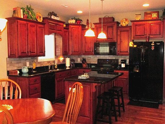 5th image of 168 Aquinas Ct