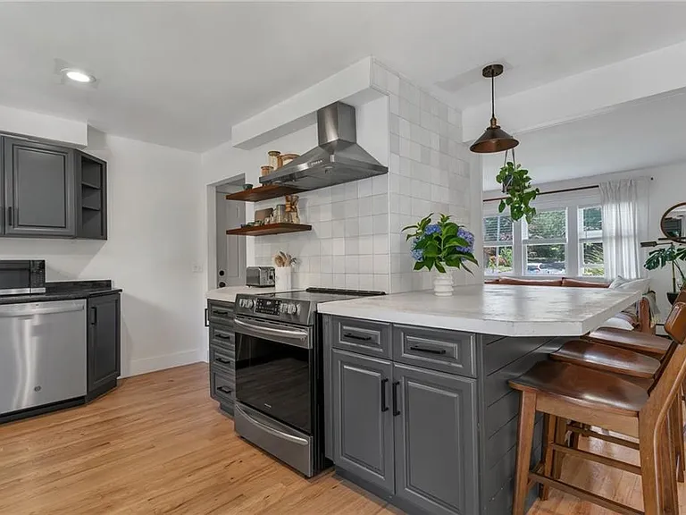 19 Sherwood Rd — Photo 12