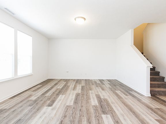 5th image of 1364 Delacorte Cir