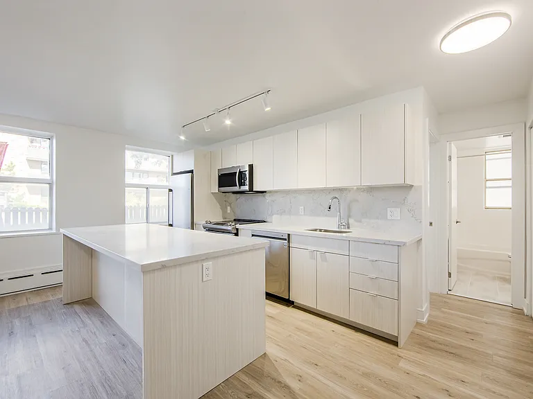 111 Cosburn Ave — Photo 11