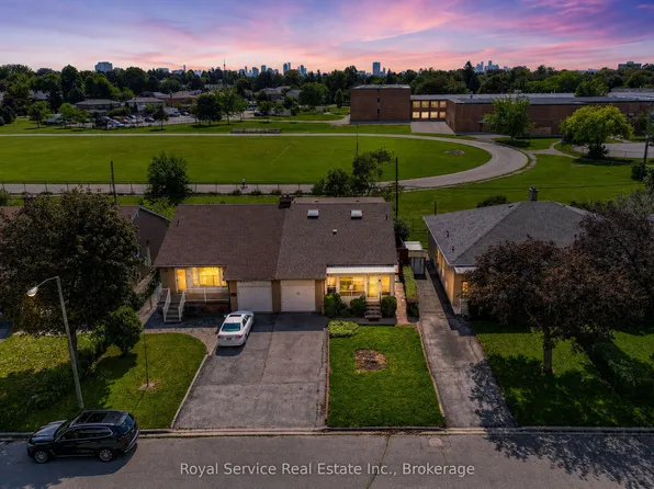 65 Combermere Dr, Toronto, ON M3A 2W4