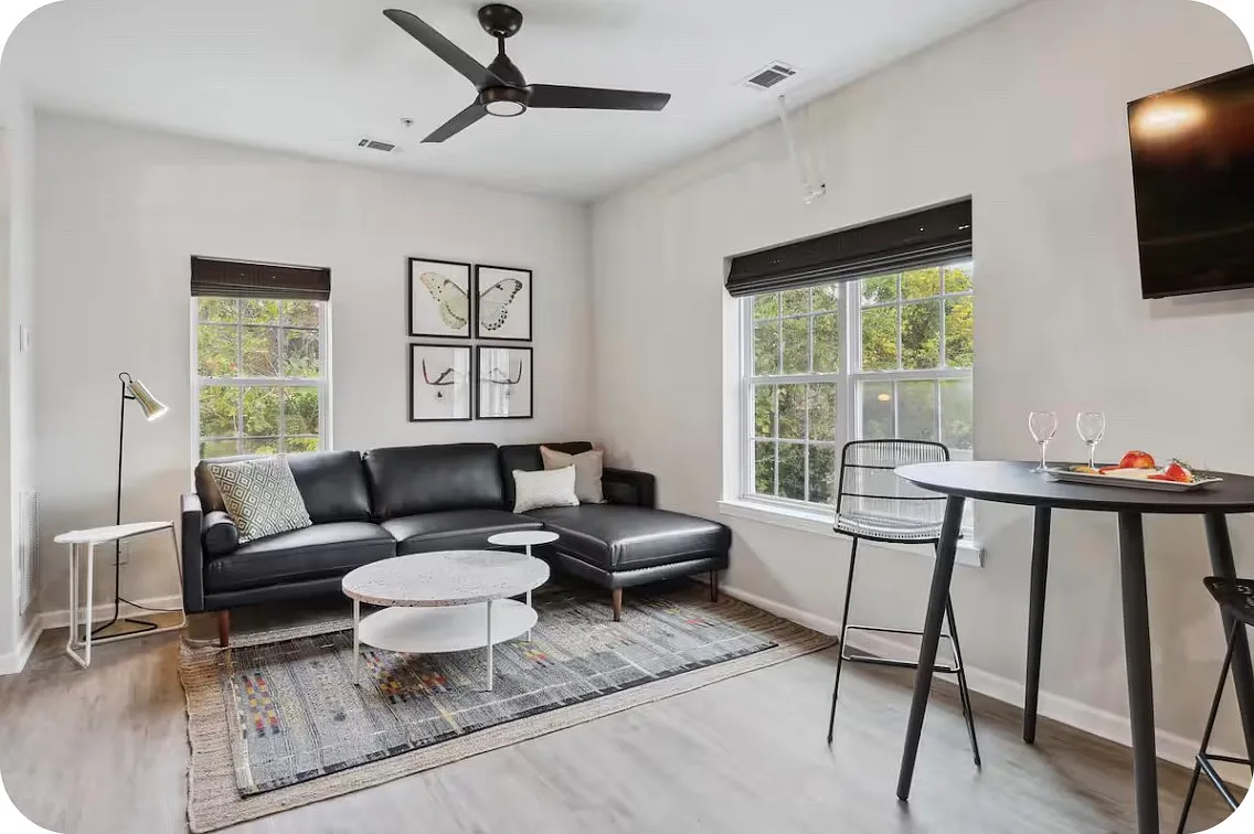 Studio, 600 sqft, $1,300 — Photo 2