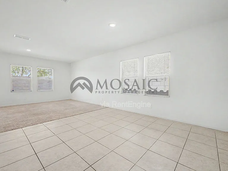 9553 W Agora Ln — Photo 4