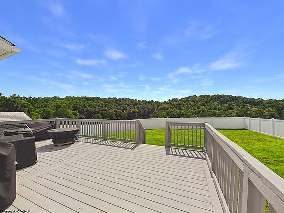 4th image of 10 Iron Ridge Rd