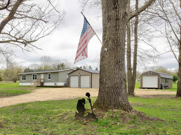 W5977 Lakeview Dr, Montello, WI 53949