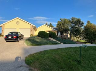 W9272 Red Feather Dr, Cambridge, WI 53523