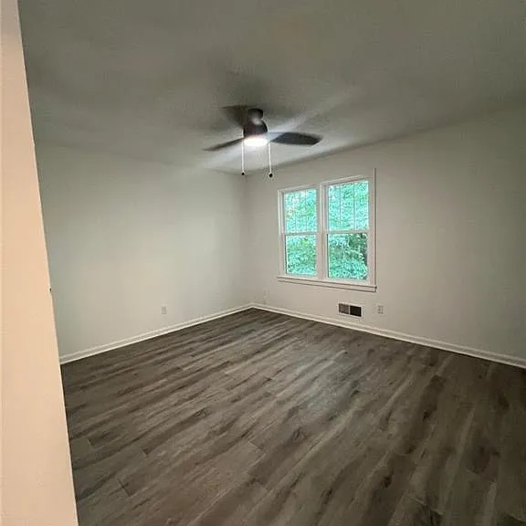 2082 Lenoa Ln — Photo 9