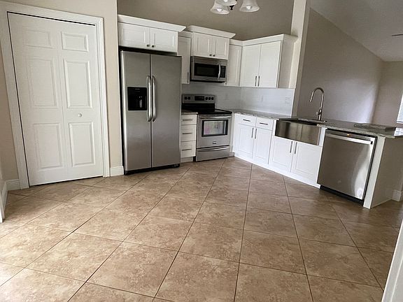 5th image of 2887 SW South Calabria Cir