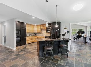 9032 S Harpeth Ct, Nashville, TN 37221