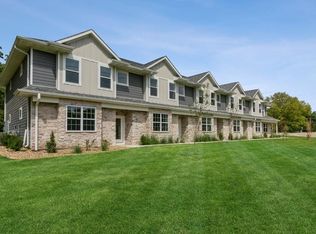 814 E Foster Rd, Iowacity, IA 52245