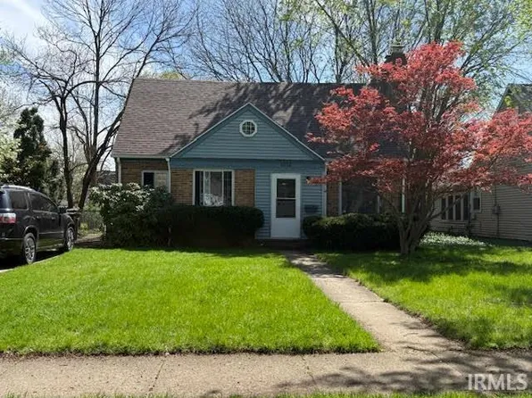 1512 Cedar St, South Bend, IN 46617