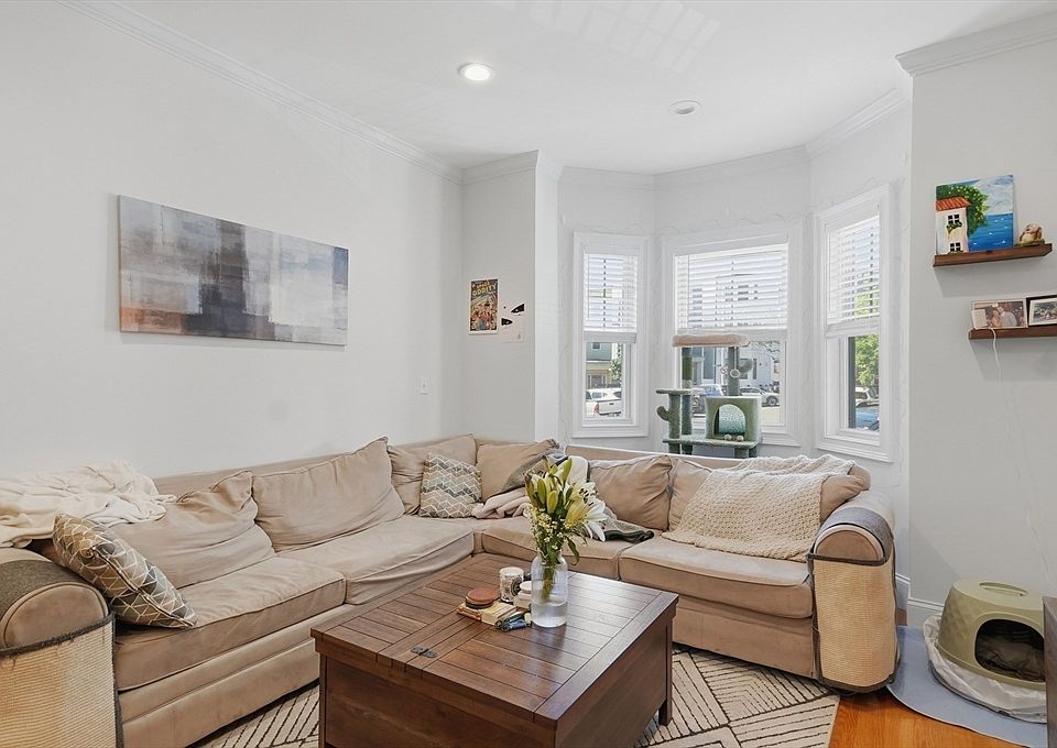 1st image of 502 Sumner St #1