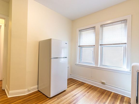 5th image of 3527 Pillsbury Ave S #305