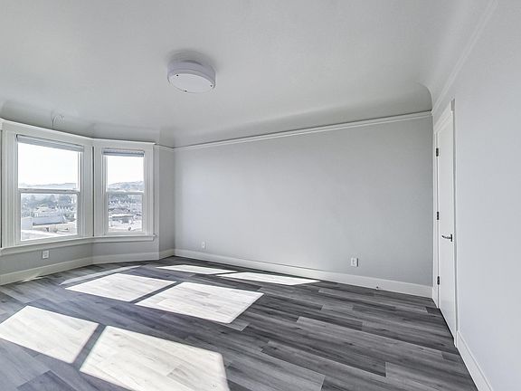 5th image of 813 Oak St
