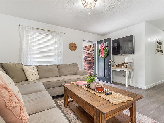 2nd image of 905 Mimosa Ln