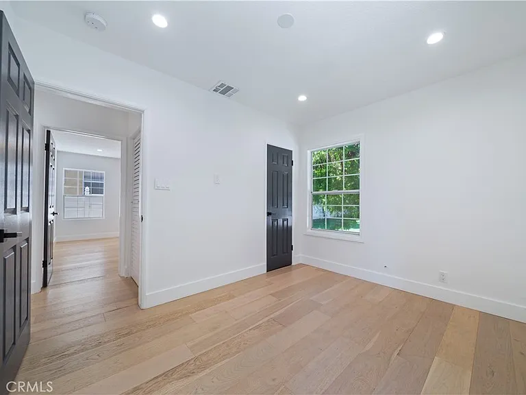 5143 Newcastle Ave — Photo 20