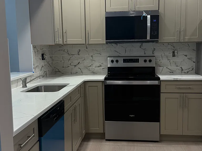 173 Queensbury Pl — Photo 4