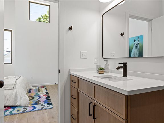 5th image of 2704 Long St #112
