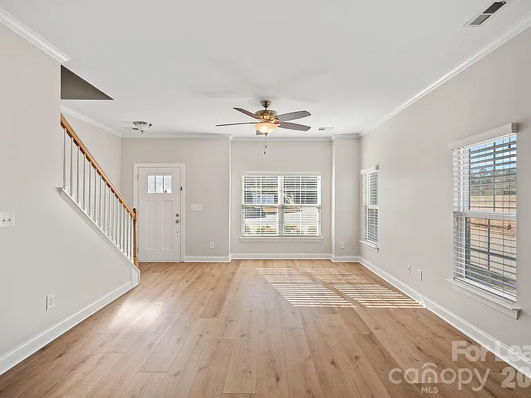 2503 Gallery Dr — Photo 3