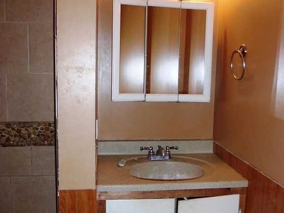 2nd image of 410 W 12th St