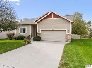 11802 S 211th St, Gretna, NE 68028