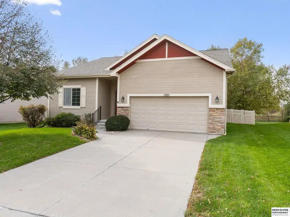 11802 S 211th St, Gretna, NE 68028