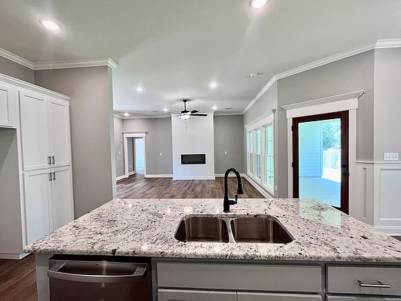5th image of 4408 Kenilworth Cir