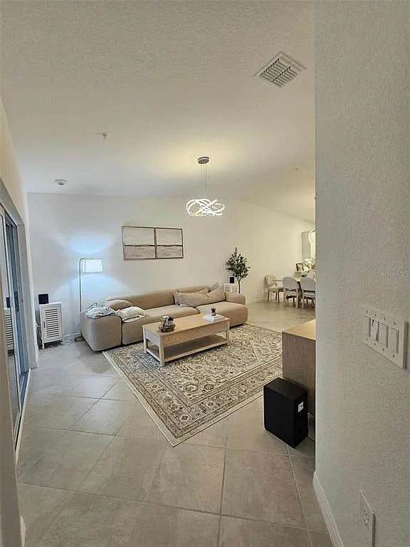 2 bed, 2.0 bath, 1569 sqft, $5,000 — Photo 4