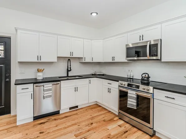 169 Princeton St, Springfield, MA 01109