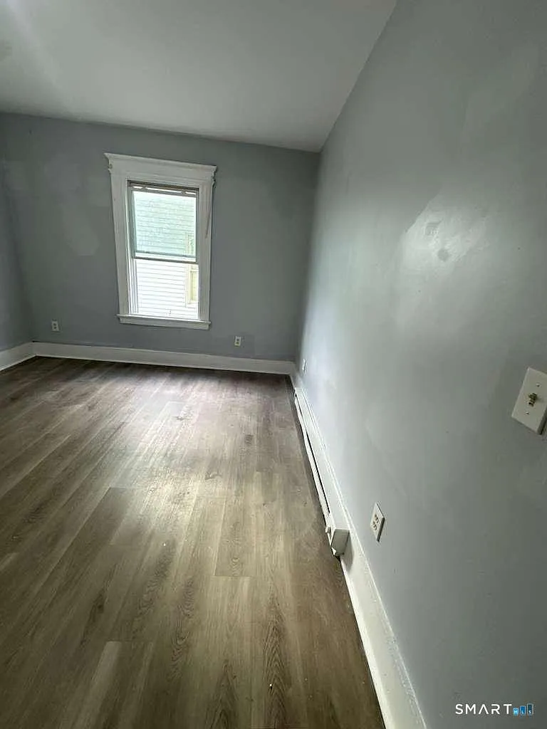 3 bed, 1.0 bath, 1000 sqft, $1,400 — Photo 3