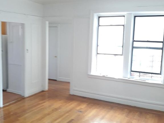 3rd image of 1522 Beach Ave APT 29
