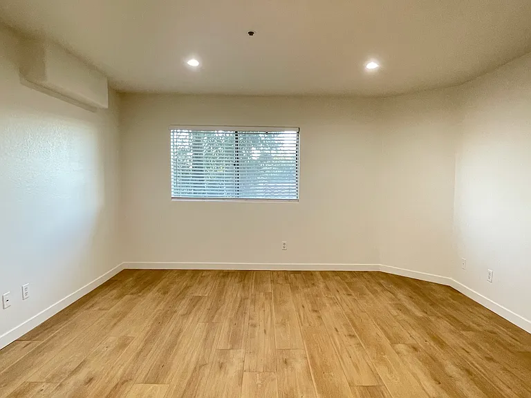 15114 Sherman Way #212 — Photo 14