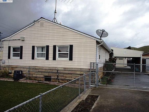 2nd image of 32564 Carlyle St