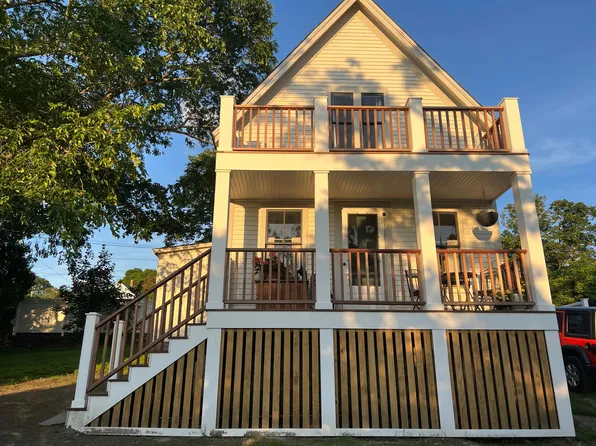 18 Evans Ct, Tiverton, RI 02878