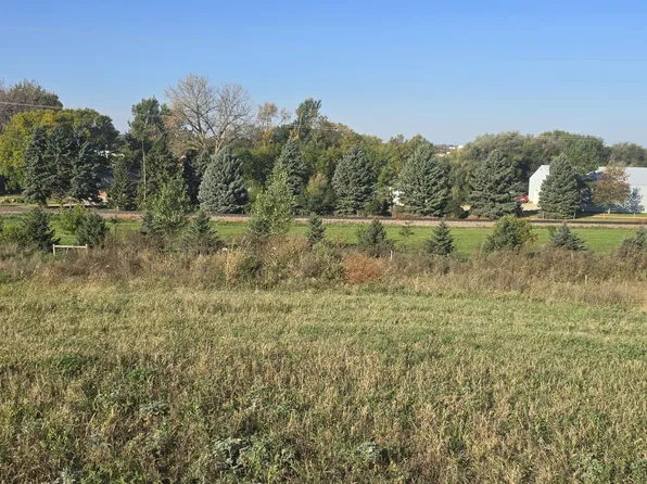 Kaylee Ct, Watertown, SD 57201