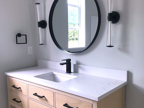 Main Bath with Tub Shower