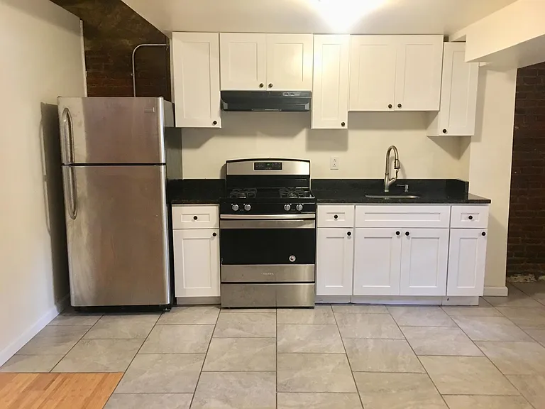 2371 E Letterly St #B — Photo 5