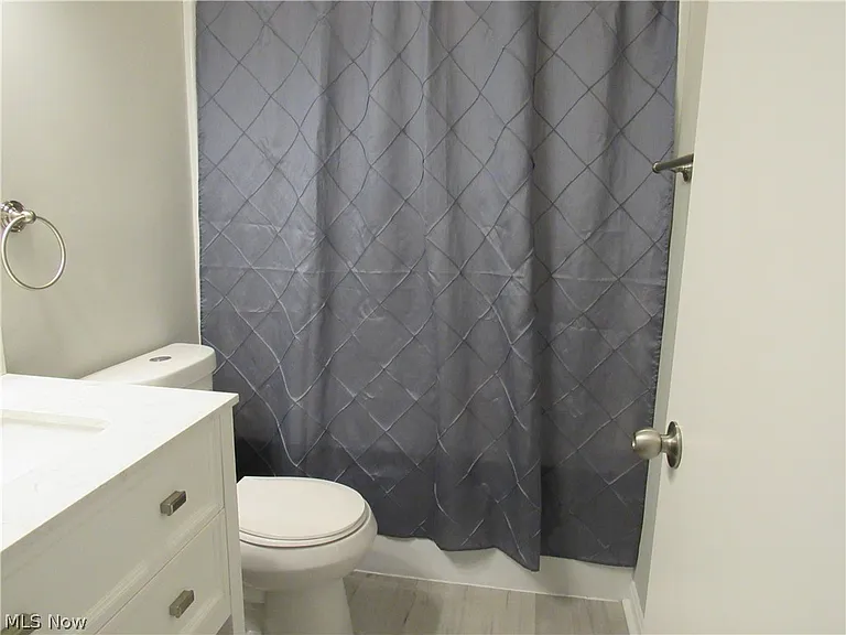 7155 Auburn Rd — Photo 27