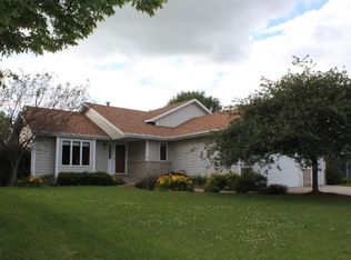 1790 Park Ridge Dr, Chaska, MN 55318