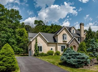 26 Sarah Dr, Shavertown, PA 18708