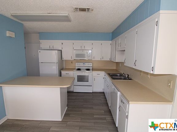 5th image of 908 Lynn Ln