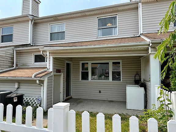 2nd image of 17 Anita St #17A