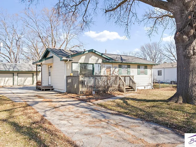 204 Shamrock Rd — Photo 1