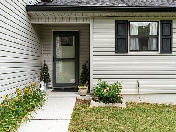 3rd image of 733 Cara Jane Dr