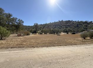 27226 Twin Ponds Rd, Clovis, CA 93619