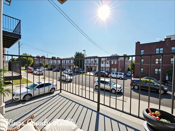 939 Brooklyn Avenue image 5 of 9