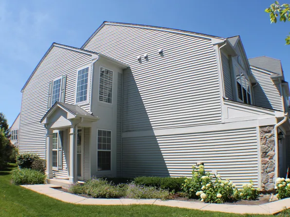 181 W Buckingham Dr, Round Lake, IL 60073