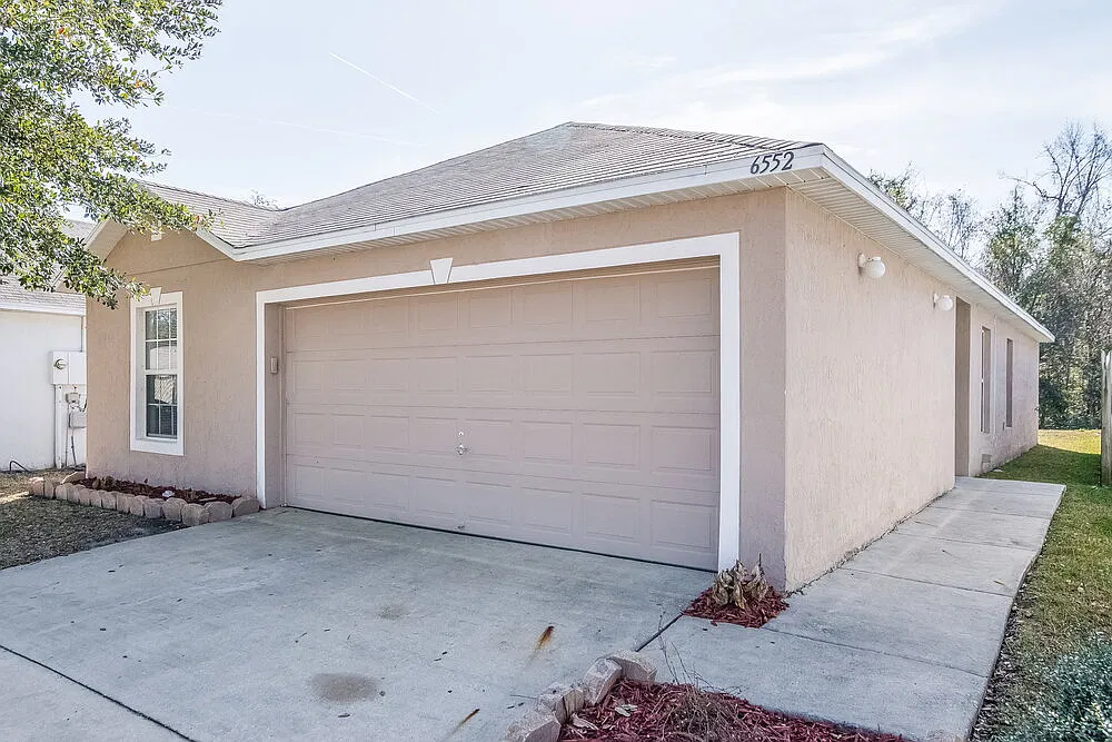 3 bed, 2.0 bath, 1432 sqft, $1,810 — Photo 2