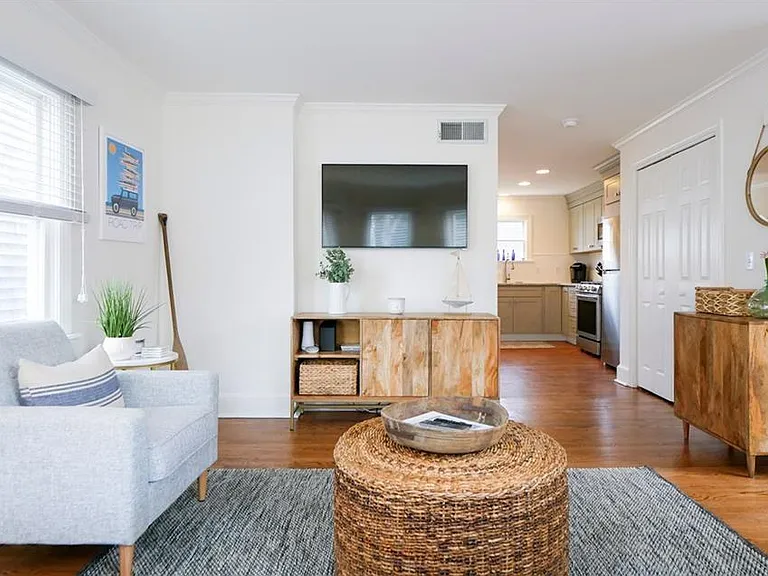 45 1/2 2nd St — Photo 4