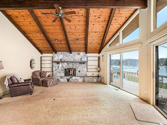4th image of 8030 Island Ct